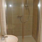 Studio flats in Earls Court shower