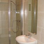 Studio flats in Earls Court shower 2